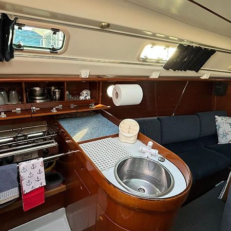Barco A Vela Em Peniche - West Sailing Hotel Eksteriør billede
